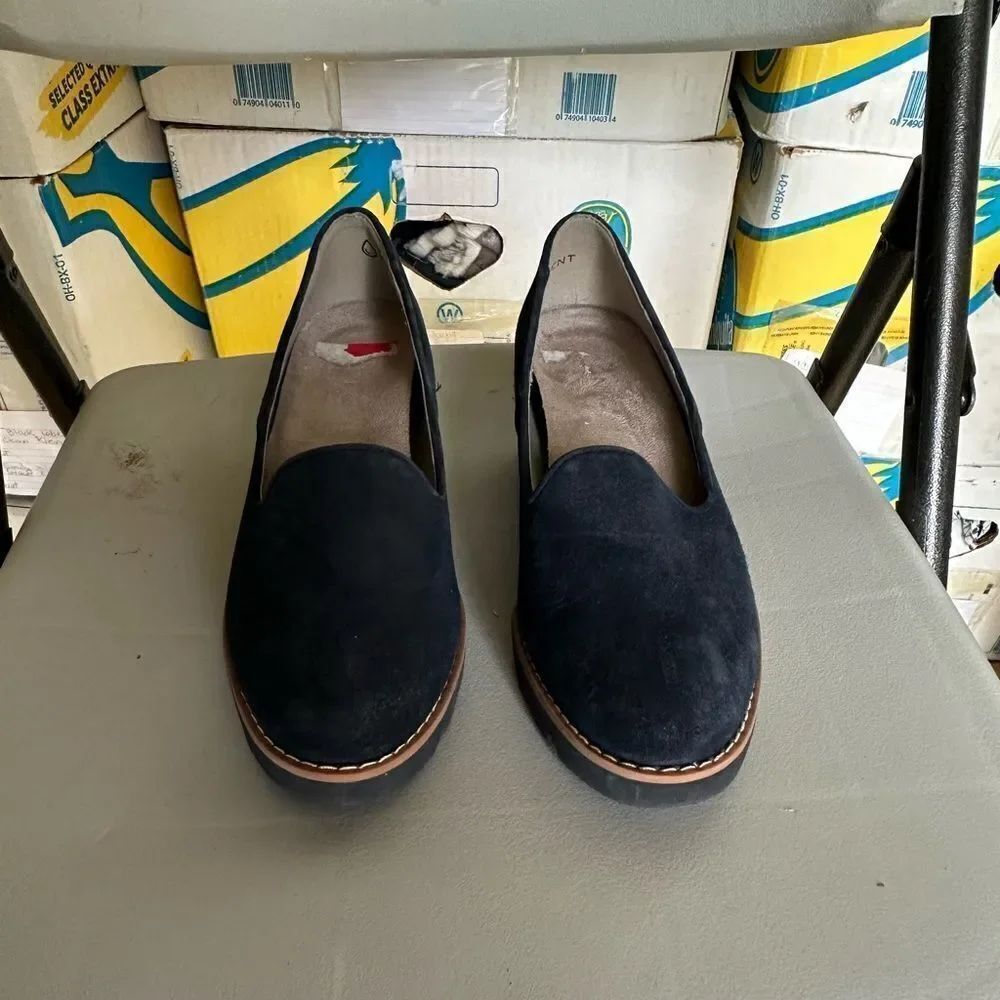 Vionic Women's navy Suede Loafers